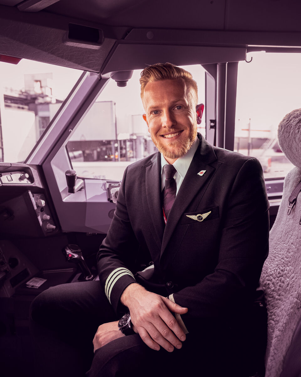 Jake, Virgin Atlantic Senior First Officer, in the flight deck of a Boeing 787